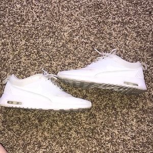WHITE NIKE AIR MAX SIZE 6.5